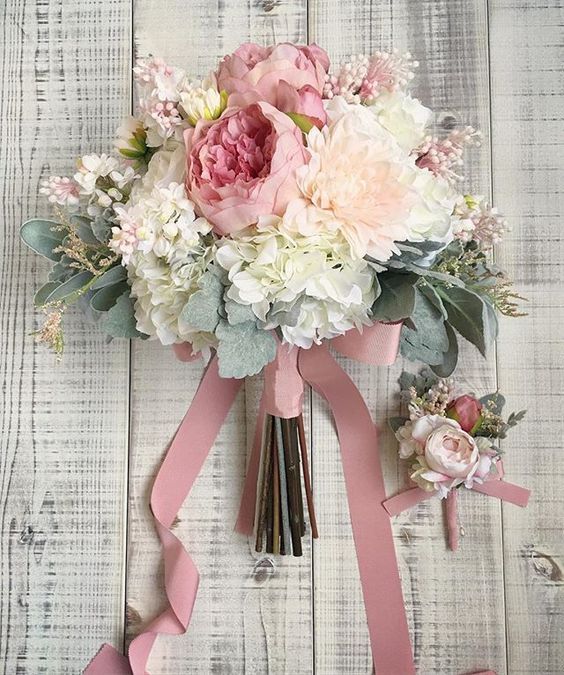 Idee Per Bouquet Da Sposa.Idee Per Il Bouquet Da Sposa 2019 Vita Fiorelli Wedding Planner